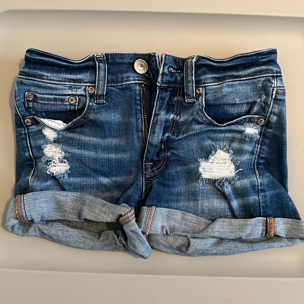 American Eagle super stretch midi jean shorts. Women’s size 00.